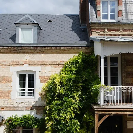 La Maison Plûme 3* Villequier